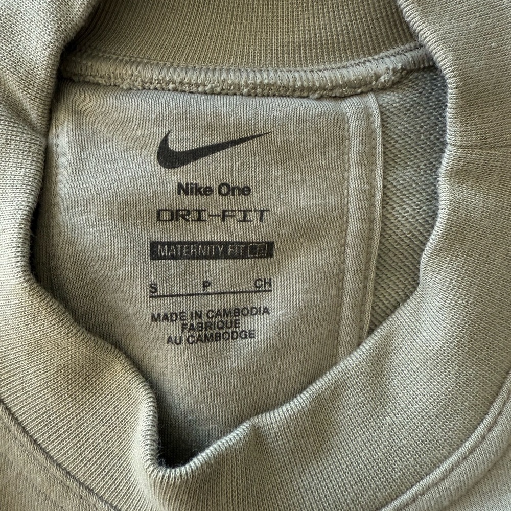 Nike one maternity women’s Dri-FIT Crewneck Sweater